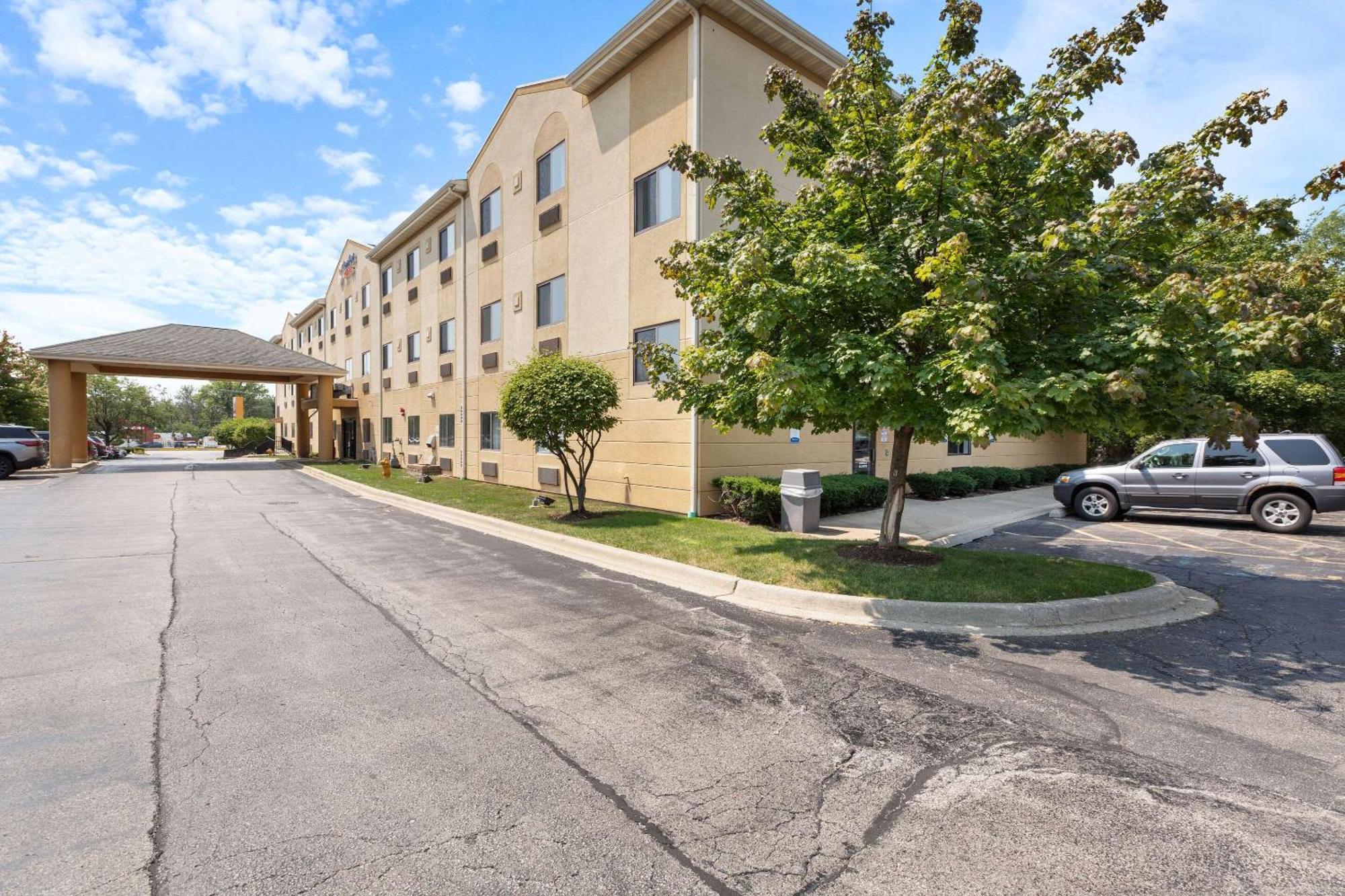 Comfort Suites Lombard - Addison Exterior photo